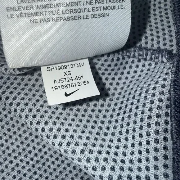 Nike Women’s XS Dri-Fit Full Zip Lightweight Jacket - Picture 10 of 12